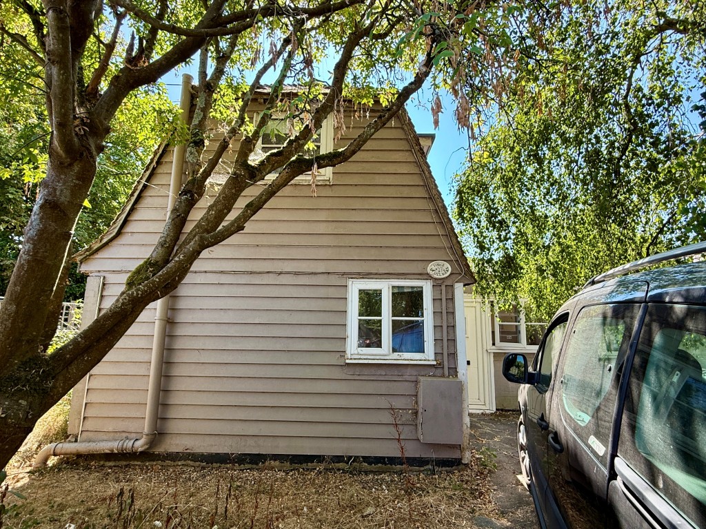Lot: 224 - DETACHED COTTAGE FOR REFURBISHMENT - Alternative view of cottage